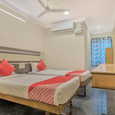 Oyo 11428 Hotel Krishna'S Residency Хайдарабад Экстерьер фото