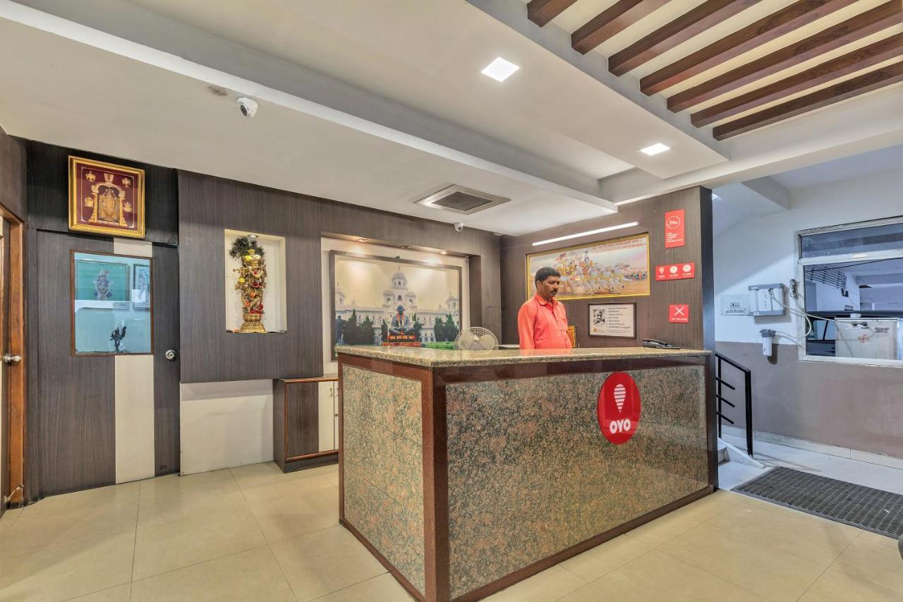 Oyo 11428 Hotel Krishna'S Residency Хайдарабад Экстерьер фото