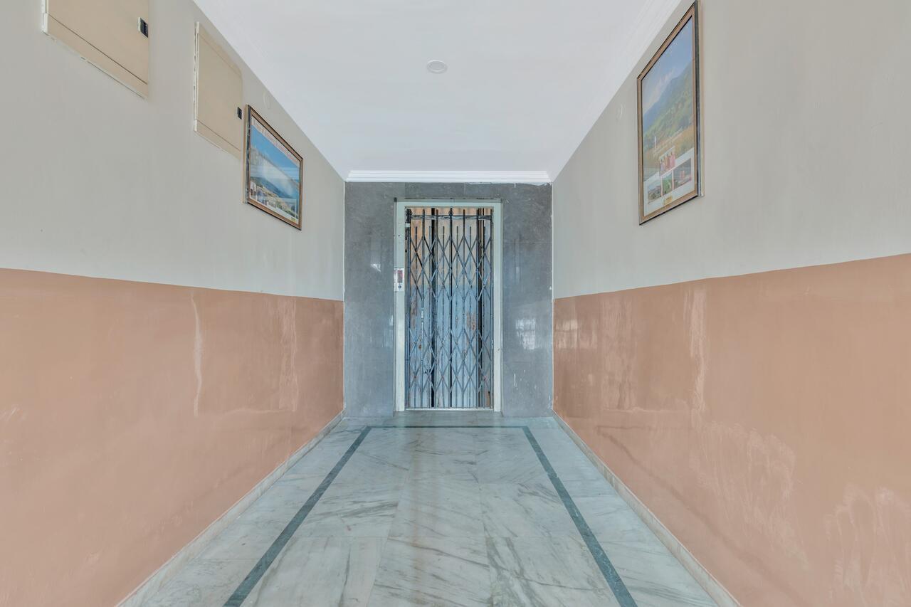 Oyo 11428 Hotel Krishna'S Residency Хайдарабад Экстерьер фото