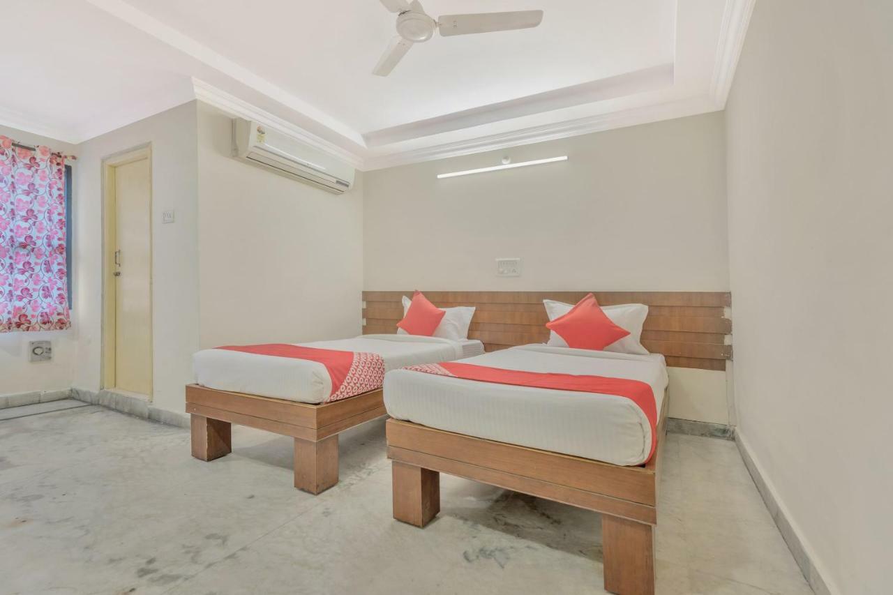 Oyo 11428 Hotel Krishna'S Residency Хайдарабад Экстерьер фото